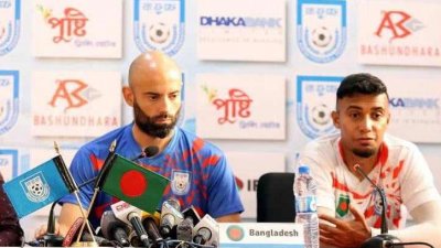 সংবাদ সম্মেলনে কাবরেরা ও জামাল