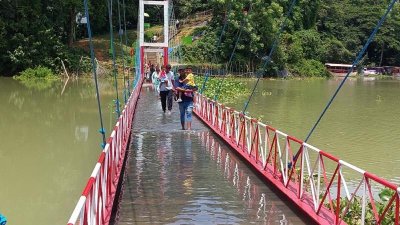 ঝুলন্ত সেতু