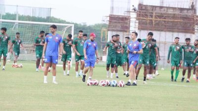 ম্যাচের আগে অনুশীলনে বাংলাদেশ দল।