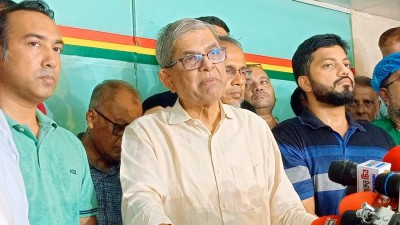 সভায় বক্তৃতা করছেন মির্জা ফখরুল ইসলাম আলমগীর