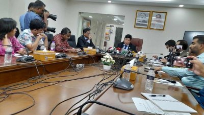 সংবাদ সম্মেলনে বক্তব্য রাখছেন পররাষ্ট্রমন্ত্রী একে আব্দুল মোমেন
