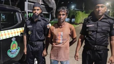 ইয়াবাসহ গ্রেফতার তালিকাভুক্ত মাদক ব্যবসায়ী আক্কাস