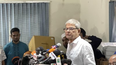 আলোচনা সভায় বক্তব্য রাখছেন মির্জা ফখরুল ইসলাম আলমগীর
