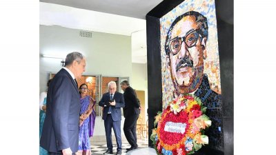 বঙ্গবন্ধুর প্রতিকৃতিতে শ্রদ্ধা নিবেদন করেছেন রাশিয়ার পররাষ্ট্রমন্ত্রী সের্গেই ল্যাভরভ