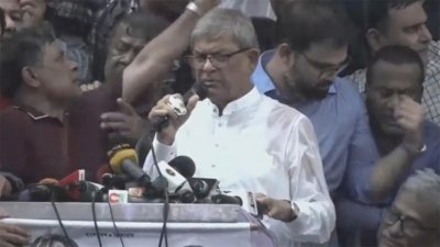 সমাবেশে বক্তব্য দিচ্ছেন মির্জা ফখরুল ইসলাম