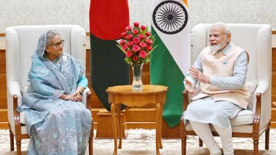 ভারতের প্রধানমন্ত্রীর সরকারি বাসভবনে দ্বিপক্ষীয় বৈঠকে শেখ হাসিনা ও নরেন্দ্র মোদি