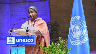 প্যারিসে ইউনেস্কো সদর দফতরে বিশ্ব সাক্ষরতা দিবসে আন্তর্জাতিক সম্মেলনে বক্তব্য রাখছেন শিক্ষামন্ত্রী ডা. দীপু মনি