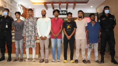 র‌্যাবের হেফাজতে গ্রেফতার ব্যক্তিরা