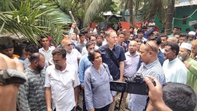হাতিয়ায় জেলেপল্লি দেখতে গেছেন জাতিসংঘের সহকারী মহাসচিব কান্নি উইগনারাজা