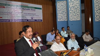 বক্তব্য দিচ্ছেন বিএসএমএমইউ অধ্যাপক ডা. মো. শারফুদ্দিন আহমেদ