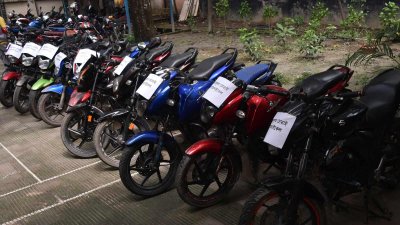 উদ্ধার করা চোরাই মোটরসাইকেল