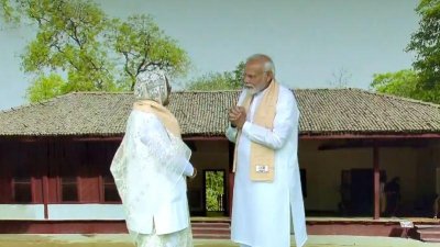 রাজঘাটে শেখ হাসিনাকে অভ্যর্থনা জানান মোদি