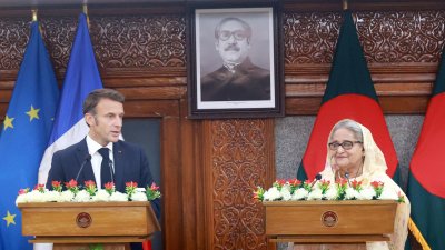 ফ্রান্সের প্রেসিডেন্ট ইমানুয়েল ম্যাক্রোঁ ও প্রধানমন্ত্রী শেখ হাসিনা (ছবি: ফোকাস বাংলা)