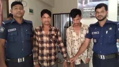 গ্রেফতার বাসের চালক ও সহকারী