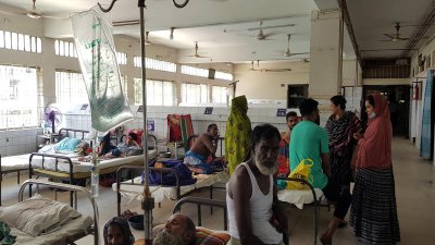 যশোর জেনারেল হাসপাতালসহ জেলার উপজেলা স্বাস্থ্য কমপ্লেক্সগুলোতে ইনজেক্টেবল স্যালাইন সরবরাহের সংকট দেখা দিয়েছে