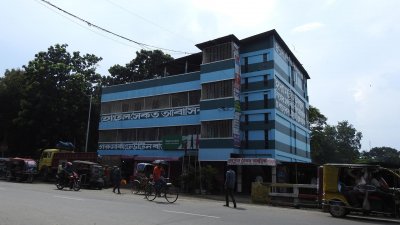 শহরের ঢাকারোড এলাকার হোটেল সৈকতের নিচতলার একটি কক্ষের দরজা ভেঙে লাশ উদ্ধার