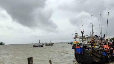 বঙ্গোপসাগরে মাছ ধরা ট্রলার