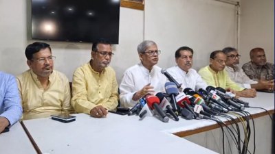 সংবাদ সম্মেলনে বিএনপির মহাসচিব মির্জা ফখরুল ইসলাম আলমগীর