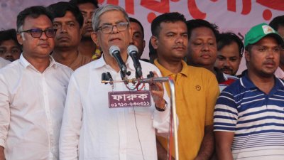 দিনাজপুর শহ‌রের বটতলী এলাকার ট্রাক টা‌র্মিনাল মা‌ঠে তারু‌ণ্যের রোডমার্চ সমাবেশে বক্তব্য দিয়েছেন বিএনপির মহাস‌চিব মির্জা ফখরুল ইসলাম আলমগীর