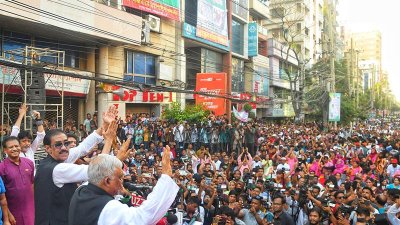সমাবেশে প্রধান অতিথির বক্তব্য রাখছেন স্বরাষ্ট্রমন্ত্রী আসাদুজ্জামান খান কামাল