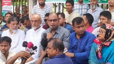 বক্তব্য দিচ্ছেন শামসুজ্জামান দুদু