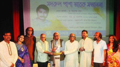 মঞ্চসারথী আতাউর রহমান পেলেন ‘সদরুল পাশা স্মারক সম্মাননা’