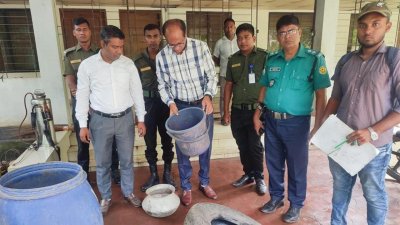 গ্রিন মডেল টাউনের পুরাতন সাইট অফিসে ডিএসসিসির ভ্রাম্যমাণ আদালতের অভিযান