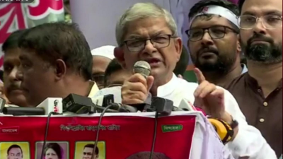 বক্তব্য দিচ্ছেন মির্জা ফখরুল ইসলাম আলমগীর