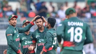 আবারও কি মোস্তাফিজ ঝলক!