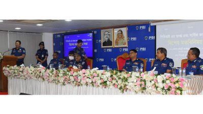 বক্তব্য রাখছেন আইজিপি চৌধুরী আবদুল্লাহ আল মামুন