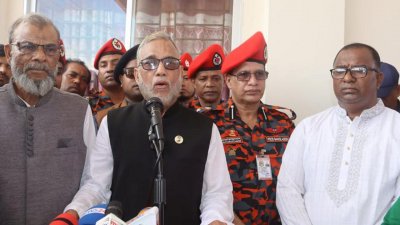 বক্তব্য দিচ্ছেন পরিবেশমন্ত্রী  মো. শাহাব উদ্দিন