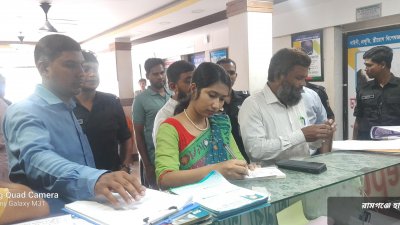 ভ্রাম্যমাণ আদালত পরিচালনা করেন এক্সিকিউটিভ ম্যাজিস্ট্রেট মনিরা খাতুন