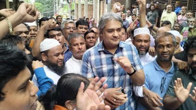 রাস্তা ও ড্রেনেজ ব্যবস্থার উন্নয়ন ও সংস্কারকাজের উদ্বোধন অনুষ্ঠানে মোহাম্মদ এ আরাফাত