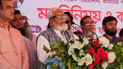 মতবিনিময় ও কর্মশালা অনুষ্ঠানে বক্তব্য রাখছেন সালমান এফ রহমান