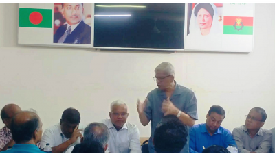 বক্তৃতা করছেন বিএনপি মহাসচিব মির্জা ফখরুল ইসলাম আলমগীর