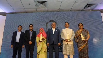অনুষ্ঠানে অতিথি ও পুরস্কার জয়ীরা