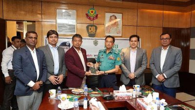 ডিএমপি কমিশনারকে সংবর্ধনা