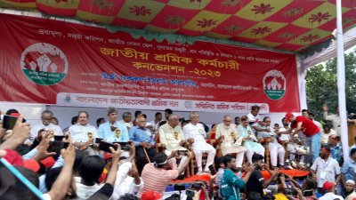 ‘জাতীয় শ্রমিক কর্মচারী কনভেনশনে’ প্রধান অতিথি মির্জা ফখরুল ইসলাম আলমগীর