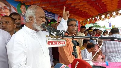রোড মার্চ কর্মসূচির উদ্বোধনের আগে বক্তব্য দেন আবদুল মঈন খান
