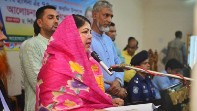 বক্তৃতা করছেন স্পিকার ড. শিরীন শারমিন চৌধুরী