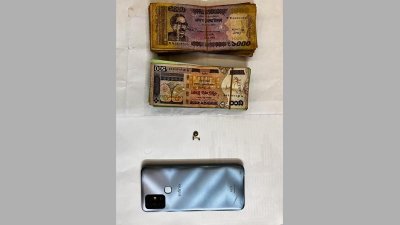 উদ্ধার হওয়া টাকা, অলঙ্কার ও মোবাইল ফোন