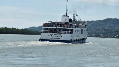 সেন্টমার্টিন রুটে চলাচল করা পর্যটকবাহী জাহাজ বারো আউলিয়া