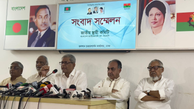 সংবাদ সম্মেলনে বক্তব্য রাখছেন মির্জা ফখরুল ইসলাম আলমগীর