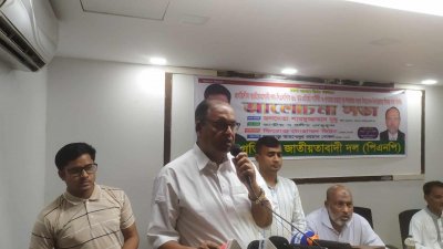 বক্তব্য দিচ্ছেন বিএনপির ভাইস চেয়ারম্যান শামসুজ্জামান দুদু