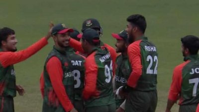 অঘটন থেকে নিজেদের রক্ষা করেছে বাংলাদেশ।