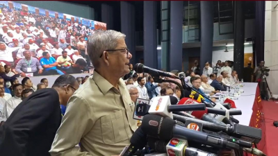 পেশাজীবী কনভেনশনে বক্তব্য রাখছেন মির্জা ফখরুল ইসলাম আলমগীর