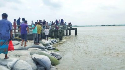 তিস্তার বাঁ তীরের ক্ষতিগ্রস্ত স্পার বাঁধ