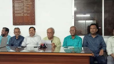 সংবাদ সম্মেলনে কথা বলছেন রুহুল কবির রিজভী আহমেদ