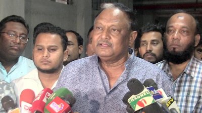 সাংবাদিকদের সঙ্গে মতবিনিময়কালে বাণিজ্যমন্ত্রী টিপু মুনশি