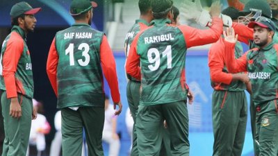 বোলিংয়ে শুরুটা দারুণ হয়েছিল বাংলাদেশের (পুরোনো ছবি)